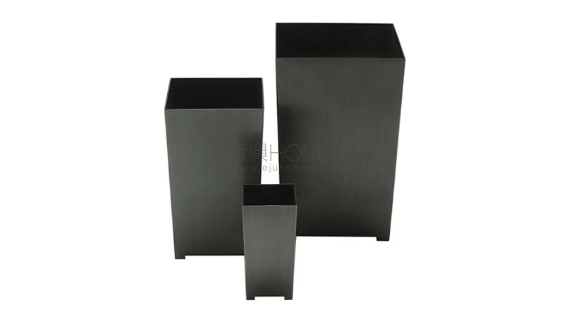 VASO IN BRONZO 花瓶