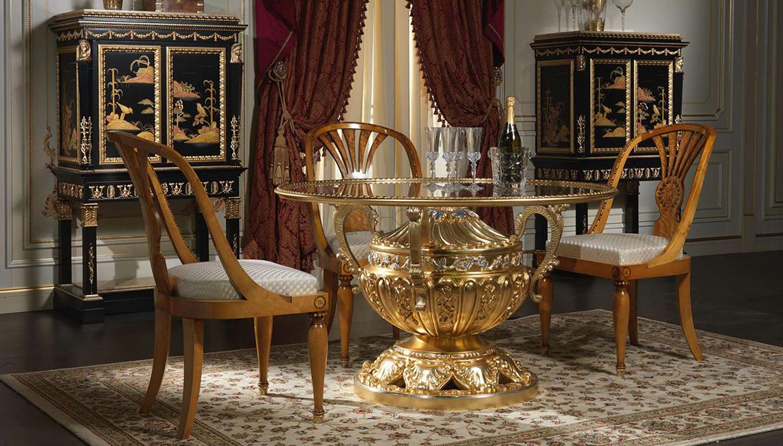 2Luxury dining room Versailles in wood and crystal 餐桌