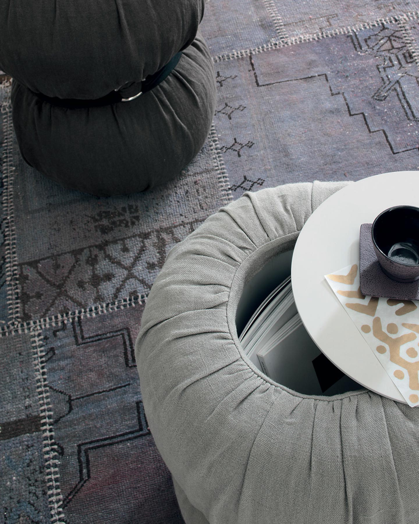 Gruppo TomasellaGUCCINO边几