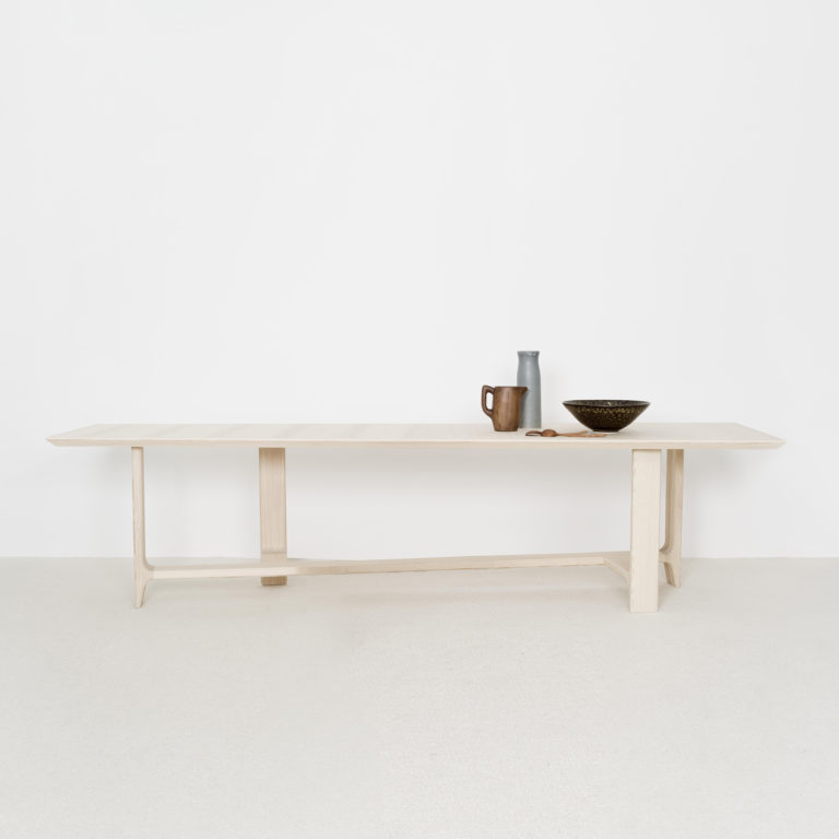 AHA CONSOLE长餐桌